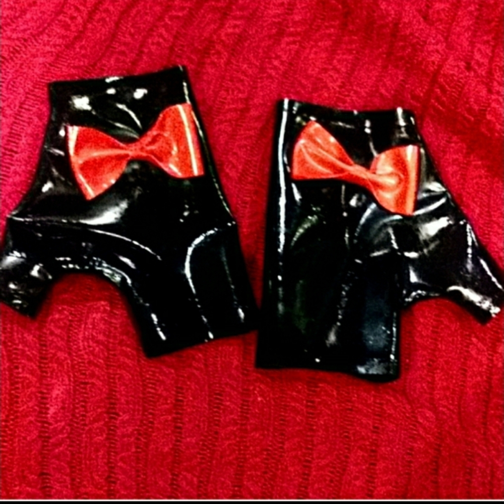 latex gloves